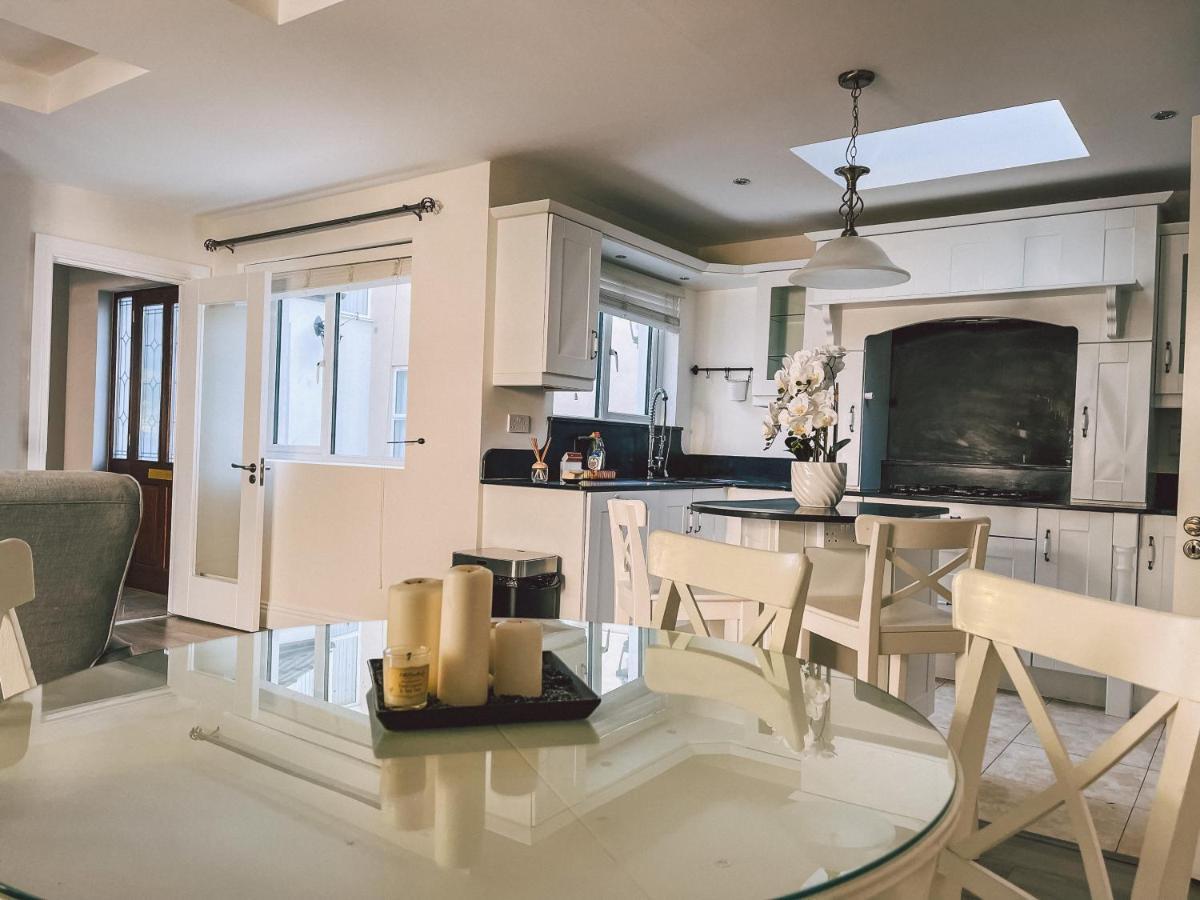 Three-Bedroom House,1270988857:JPEG